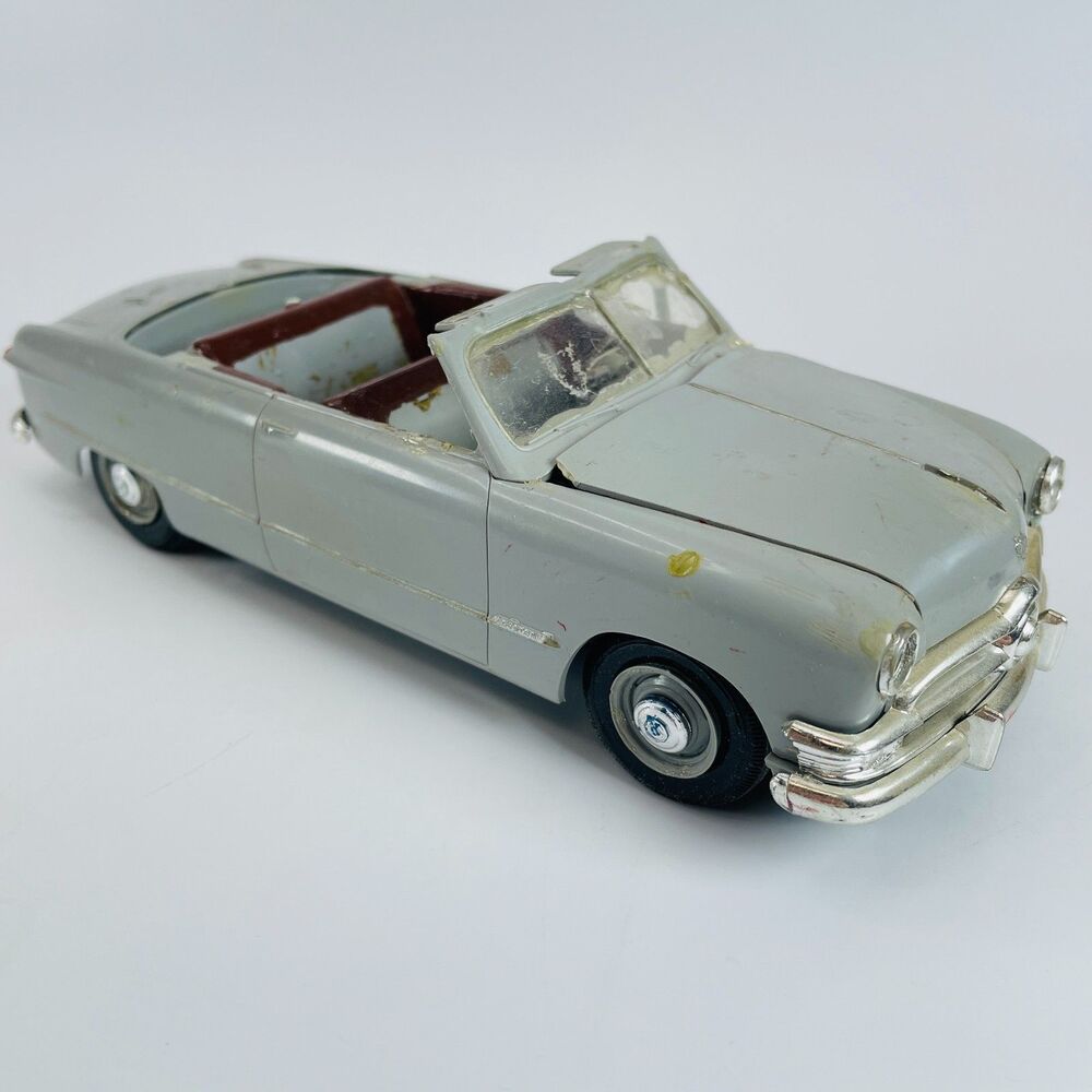 Vintage 1950 Ford Custom Convertible AMT 1/25 Scale Built Plastic Model Kit Gray